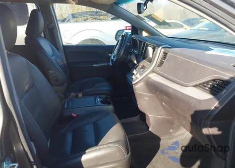 2016 Toyota Sienna Se 8 Passenger z USA, uszkodzony, nr VIN 5TDXK3DC0GS721263